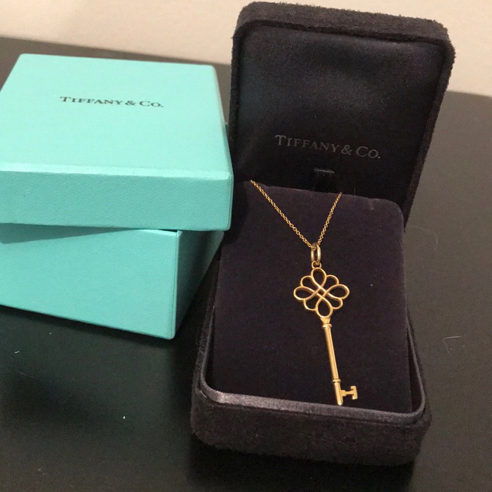 Tiffany & Co. 18k open knot key necklace